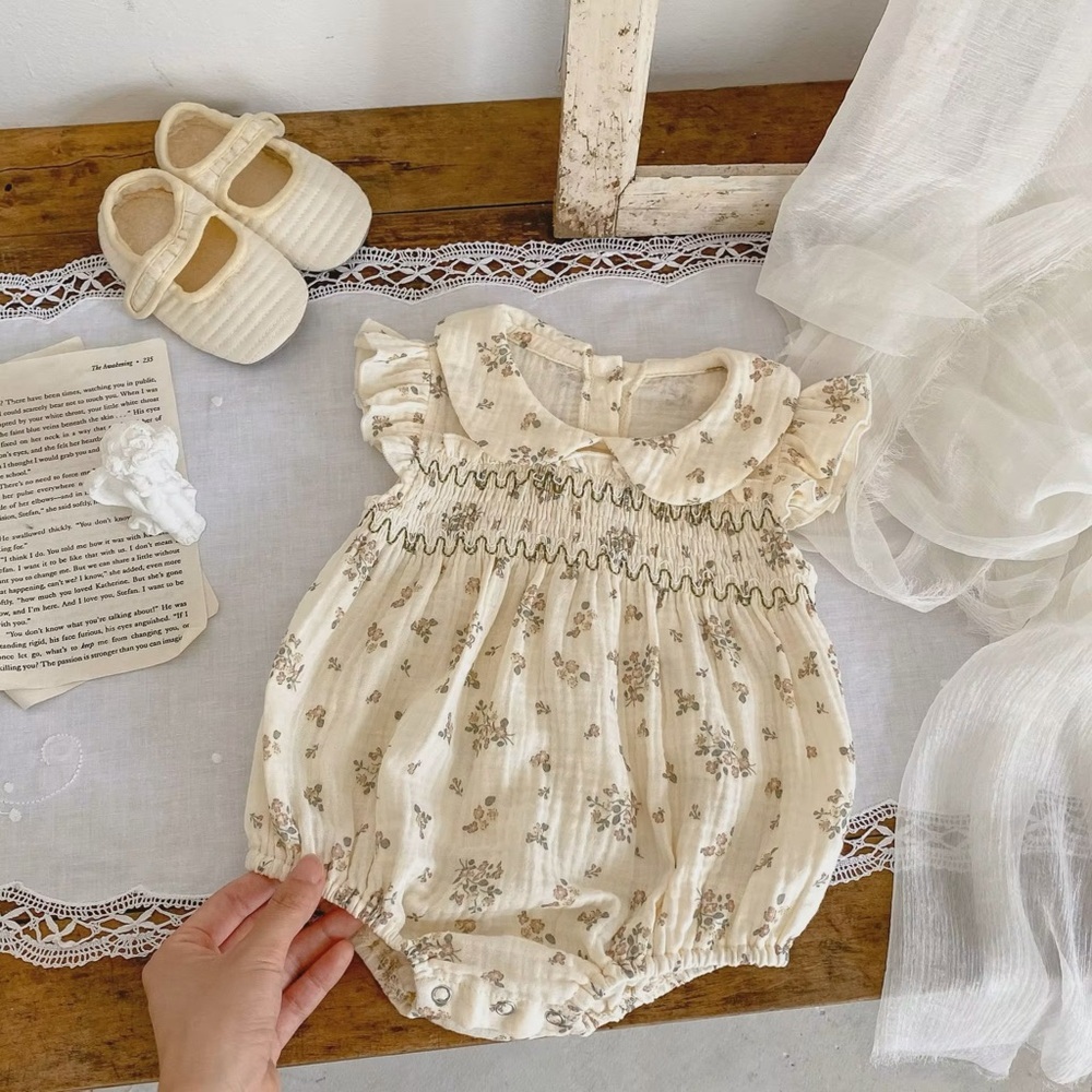 New Boutique Ruffle Floral Romper Smocked Boho Vintage Style - Picture 11 of 11